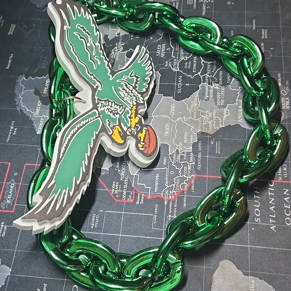 Philadelphia Eagles Green Chain Necklace with Eagle Pendant - Picture 4 of 6